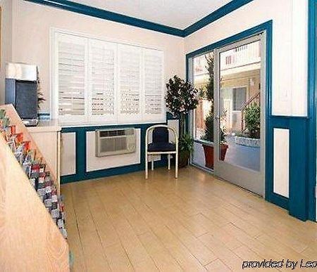 Studio 6 Van Nuys Burbank Interior photo