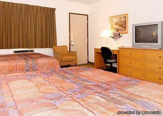 Studio 6 Van Nuys Burbank Room photo